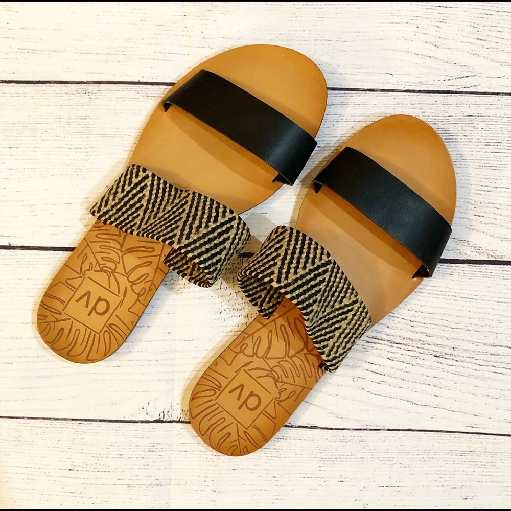 DV Dolce Vita Black jute slide sandals-Size 8